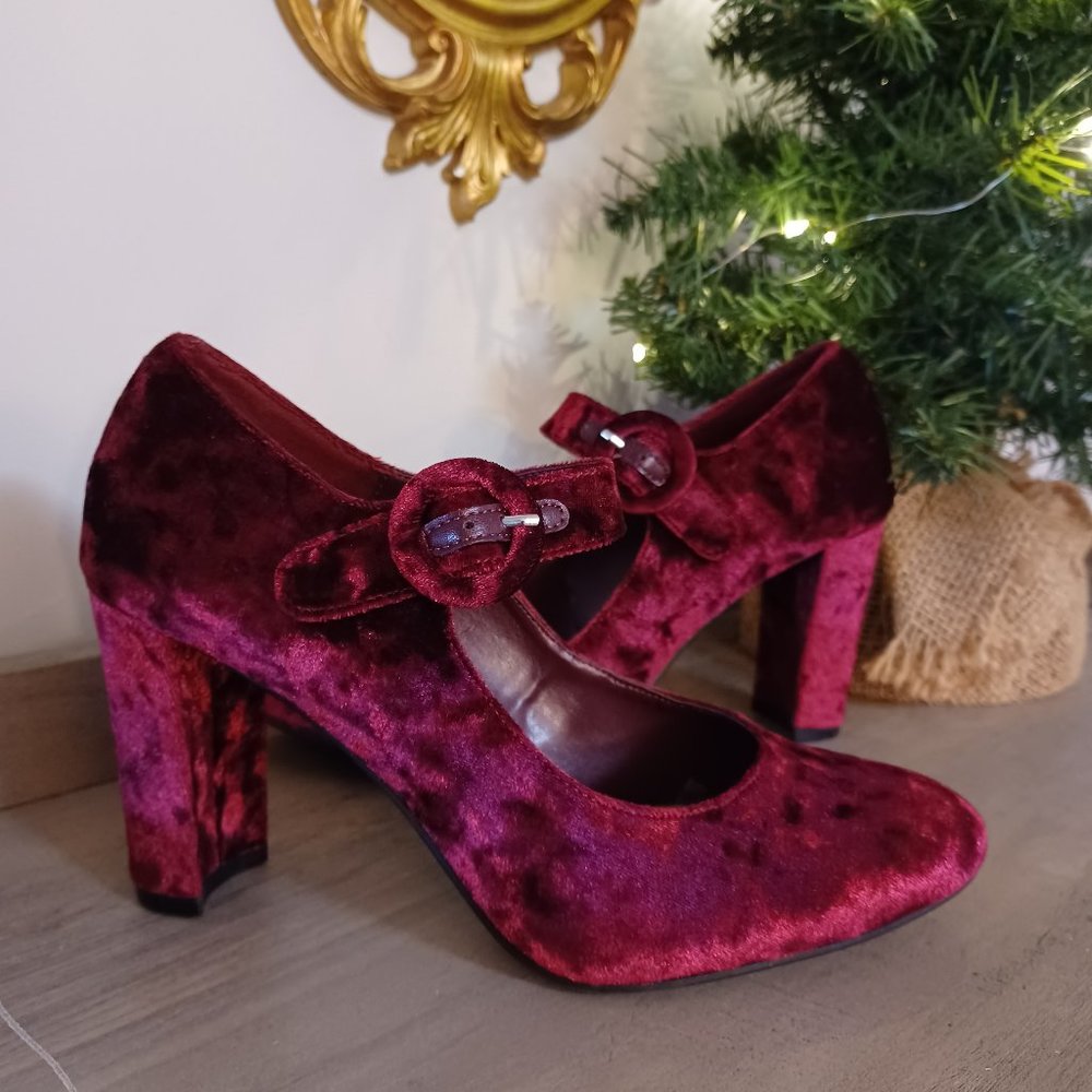 Metaphor Crushed Velvet Burgandy Block Heels Size 7